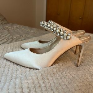 Lulu’s Satin Pump Heel